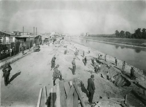 Bildzitat: Erdarbeiten nach Bombenschäden am Hauptsammelkanal bei
der Erdberger Lände (1944)