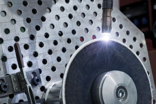 Vorschau Bild von 3D-Drucken mit Leichtmetallen im neuen Additive
Manufacturing Laboratory am LKR: alles unter einem Dach – von der
Legierungsherstellung bis zum finalen Prototyp