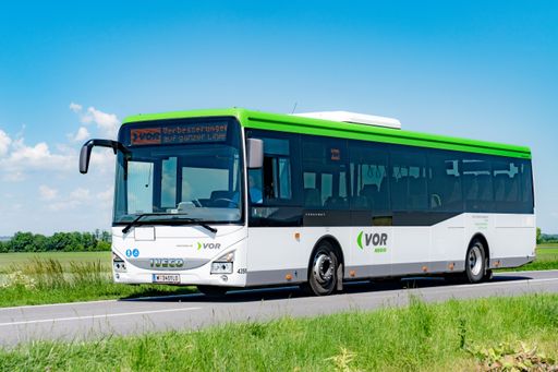  barrierefreier VORRegio Bus mit gratis WLAN,
Mehrzweckabteil für Kinderwägen, modernem
Fahrgastinfpormationssystem