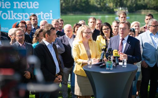 Tirols ÖVP-Parteichef LH Günther Platter mit
Tirol-Spitzenkandidatin Margarete Schramböck