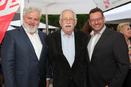 Vorschau Bild von APA-Bieriger 2019, v.l.n.r.: APA-Chefredakteur
Johannes Bruckenberger mit seinen Vorgängern Wolfgang Mayr und
Michael Lang