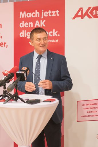  Präsident Günther Goach beim Pressegespräch