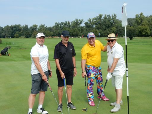 Gute Stimmung beim Golfen für einen guten Zweck: