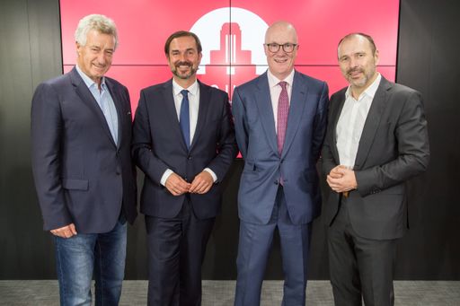 Vorschau Bild von Die dpa Deutsche Presse-Agentur und die britische
PA Media wurden offiziell in die Vereinigung unabhängiger
Nachrichtenagenturen Gruppe 39 aufgenommen. v.l.n.r.: Wolfgang
Vyslozil (Generalsekretär Gruppe 39), Clemens Pig (Präsident Gruppe
39), Clive Marshall (PA Media), Peter Kropsch (dpa)