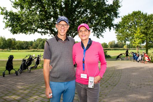 Vorschau Bild von Über 80 Kommunikationsfachleute aus Unternehmen und PR-Agenturen
nahmen am sechsten PR-Golfcup der dpa-Tochter news aktuell teil. In
diesem Jahr fand das Turnier am 6. September im Golf Club St.
Leon-Rot. Im Bild v.l.n.r.: Frank Stadthoewer (Geschäftsführer news
aktuell), Edith Stier-Thompson (Geschäftsführerin news aktuell).
Fotos: Robert Schlesinger Weiterer Text über ots und
www.presseportal.de/nr/6344 / Die Verwendung dieses Bildes ist für
redaktionelle Zwecke honorarfrei. Veröffentlichung bitte unter
Quellenangabe: "obs/news aktuell GmbH/ROBERT SCHLESINGER"