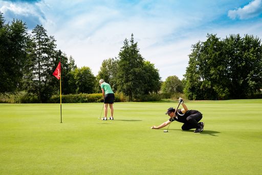 Vorschau Bild von Über 80 Kommunikationsfachleute aus Unternehmen und PR-Agenturen
nahmen am sechsten PR-Golfcup der dpa-Tochter news aktuell teil. In
diesem Jahr fand das Turnier am 6. September im Golf Club St.
Leon-Rot. Im Bild v.l.n.r.: Birgit Krüger, Michael Trick. Fotos:
Robert Schlesinger Weiterer Text über ots und
www.presseportal.de/nr/6344 / Die Verwendung dieses Bildes ist für
redaktionelle Zwecke honorarfrei. Veröffentlichung bitte unter
Quellenangabe: "obs/news aktuell GmbH/ROBERT SCHLESINGER"