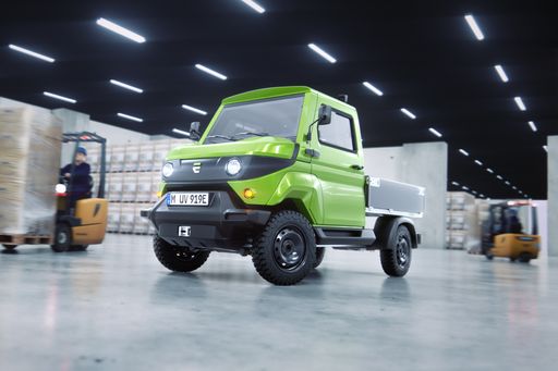 Mit Allrad- und Elektroantrieb, einer Zuladungskapazität von 1 t
und einer Reichweite von bis zu 200 km vereint das robuste und
wendige EVUM aCar Ökonomie und Ökologie - für Landwirtschaft,
Gewerbe und Industrie, im kommunalen Einsatz sowie für Freizeit- und
Touristik. Weiterer Text über ots und www.presseportal.de/nr/136049
/ Die Verwendung dieses Bildes ist für redaktionelle Zwecke
honorarfrei. Veröffentlichung bitte unter Quellenangabe: "obs/EVUM
Motors GmbH"