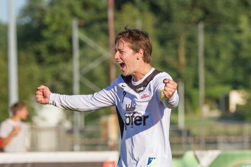 Vorschau Bild von Vöcklabruck Abwehrspieler Jakob Huemer jubelt im
Halbfinale der Faustball Staatsmeisterschaft (Final 3) gegen
Freistadt am 28.06.2019 in Grieskirchen