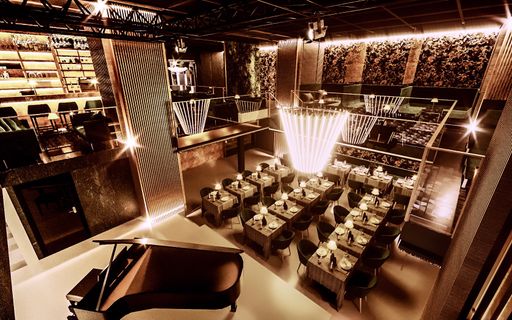 Der Dinner-Room wird ungefähr 90 Gästen Platz
bieten. Ab 22 Uhr weichen die Tische dem Dancefloor.