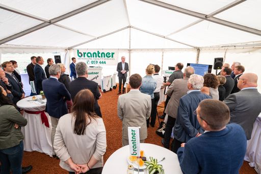 Vorschau Bild von LH Stv. beim Spatenstich zum neuen Brantner
Erdenwerk.
