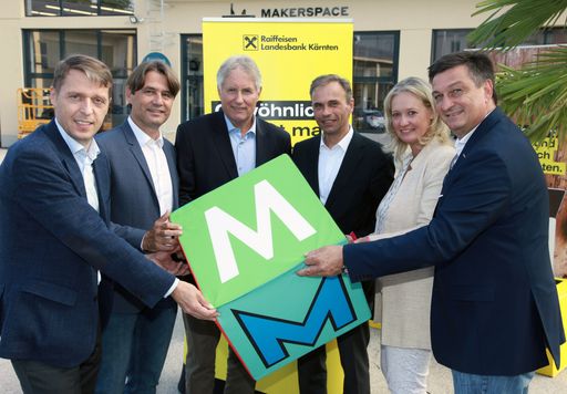 Im Bild v.l.n.r.: Georg Messner, Vorstandsdirektor
RLB Kärnten; Gert Spanz, Vorstandsdirektor RLB Kärnten; Robert
Lutschounig, Vorsitzender des Aufsichtsrats RLB Kärnten; Peter
Gauper, Vorstandssprecher RLB Kärnten; Mag. Karin Kern,
Vizepräsidentin Wirtschaftstreuhänder und Jürgen Mandl, Präsident
der Wirtschaftskammer Kärnten
