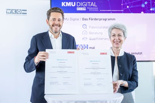 Bundesministerin Elisabeth Udolf-Strobl und
WKÖ-Präsident Harald Mahrer bei der Präsentation des Förderprogramms
„KMU Digital“