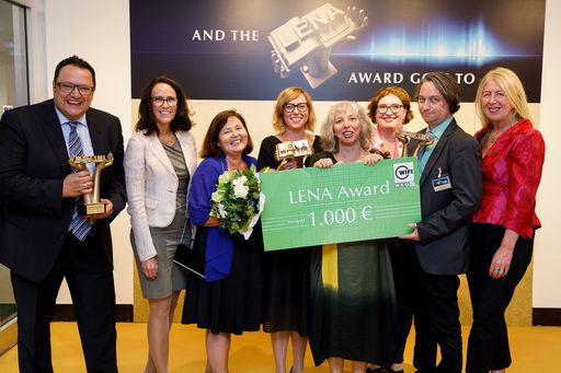 WIFI Wien-LENA AWARD Verleihung: Hannes
Katzenbeisser, Gewinner Kategorie Digitalisierung; Kasia Greco, EPU
Sprecherin WK Wien; Susanne Riegler, Trainermanagement WIFI Wien;
Klaudia Awad-Logar und Brigitte Gaggl, Gewinnerinnen Kategorie
Trainer-Slam; Barbara Kluger-Schieder, Institutsleiterin WIFI Wien;
Gottfried Epp, Gewinner Kategorie Innovative Lernkonzepte; Gabriele
Kolibal, Innovation und Didaktik WIFI Wien.