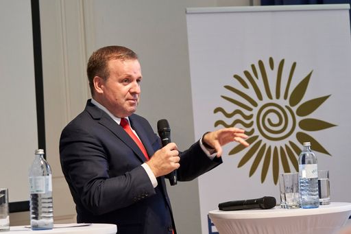 Vorschau Bild von Vortragender Dr. Cornelius Granig,
Unternehmensberater und Spezialist für Cyber Sevurity