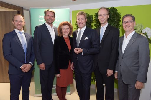  MMag. Michael Schneider, Geschäftsführer SVA
Gesundheitszentrum Peter Lehner, Vorsitzender des
Überleitungsausschusses der Sozialversicherung der Selbständigen
Mag. Maria Lesterl, Geschäftsführerin SVA Gesundheitszentrum Mag.
Julian Hadschieff, Vorstandsvorsitzender PremiQaMed Group DI Dr.
Hans Aubauer, Generaldirektor SVA und SVS Gerhard Flennreis,
Vorsitzender SVA Wien Landesstellenausschuss
