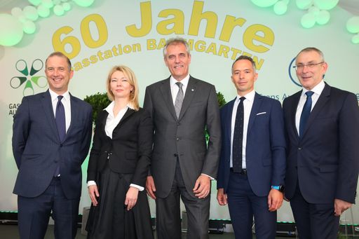 Vorschau Bild von Marco Alverà CEO der SNAM, Elena Burmistrova, stellvertretende
Vorstandsvorsitzende von Gazprom, Rainer Seele,
Vorstandsvorsitzender der OMV, Christoph Holzer, Allianz Capital
Partners sowie Andris Piebalgs, Energieexperte und ehemaliger
EU-Kommissar.