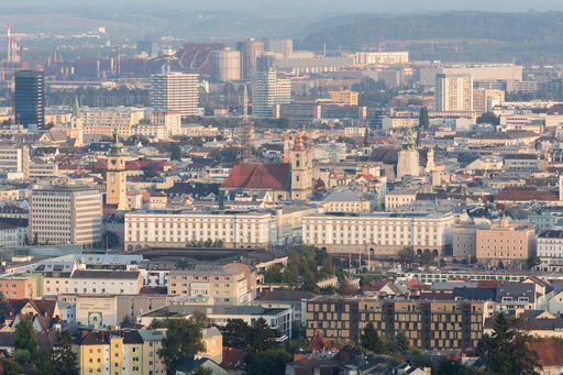 Vorschau Bild von Im Herzen der Stadt: Kunstuniversität Linz feiert Eröffnung
beider Brückenkopfgebäude © Mark Sengstbratl