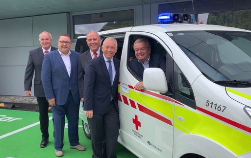 Bildtext (Foto honorarfrei v.l.n.r.): Bezirksgeschäftsführer
Erwin Schume (Rotes Kreuz), Martin Graf (Vorstandsdirektor Energie
Steiermark), Bezirksstellenleiter Siegfried Schrittwieser (Rotes
Kreuz), Christian Purrer (Vorstandssprecher Energie Steiermark) und
Landesrat Anton Lang