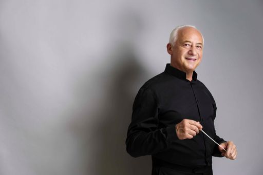 Vorschau Bild von Am 25.10.19 um 19 Uhr heißt es Vorhang auf für
Vladimir Spivakov. Im Rahmen seiner „40 years anniversary“
Europatour beehrt der weltbekannte Geigenvirtuose und Dirigent mit
seinem berühmten Kammerorchester „Moscow Virtuosi" die Hallen des
Wiener Musikvereins