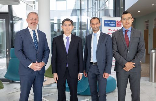 von links nach rechts: Jan Vanbrabant, PhD
(Chairman des ERBER Group Executive Board), Wang Lingjun
(Vizeminister der allgemeinen Zollverwaltung Chinas), Dr. Kurt
Brunner (Division Research Officer ROMER LABS), Jack An (Managing
Director BIOMIN China).