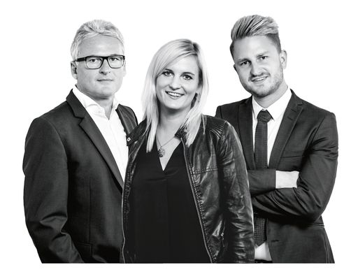 Vorschau Bild von Familie Wutscher freut sich über die Auszeichnung.