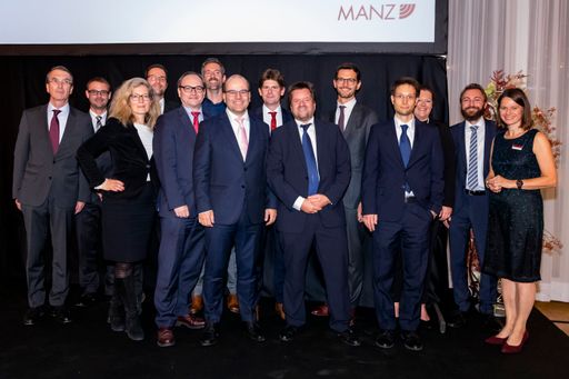 Vorschau Bild von Preisträger „MANZ Kommentare Print & Online“:
Rainer Knyrim (Knyrim Trieb Rechtsanwälte) als Herausgeber des
„DatKomm“, Kommentar zu DSGVO und DSG, mit seinem Autorenteam