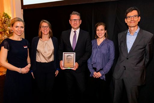Vorschau Bild von Preisträger„MANZ Rechtsakademie“: Martin Risak
(Inst. für Arbeits- und Sozialrecht der Uni Wien) als Leiter des
sechstägigen „Lehrgangs Arbeitsrecht“ mit seinem Team