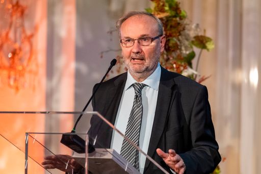 Vorschau Bild von Preisträger„RDB most wanted“: Karl-Heinz Danzl
(Senatspräsident des OGH i.R.) für „Bemerkenswerte
schadenersatzrechtliche Entscheidungen des Jahres 2018“ aus der
Zeitschrift für Verkehrsrecht ZVR