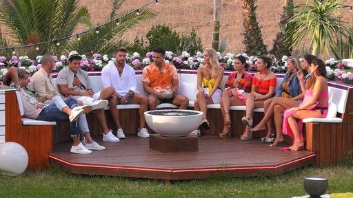 Vorschau Bild von Neue Turbulenzen bei "Love Island": Nachricht für Date - Roman
wählt Melissa. Weiterer Text über ots und
www.presseportal.de/nr/6605 / Die Verwendung dieses Bildes ist für
redaktionelle Zwecke honorarfrei. Veröffentlichung bitte unter
Quellenangabe: "obs/RTL II"