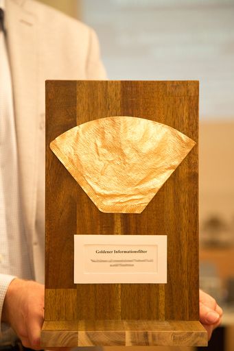 Vorschau Bild von Der "Goldene Informationsfilter" für den "Versuch
der politischen Einschränkung von staatlichen Informationen"