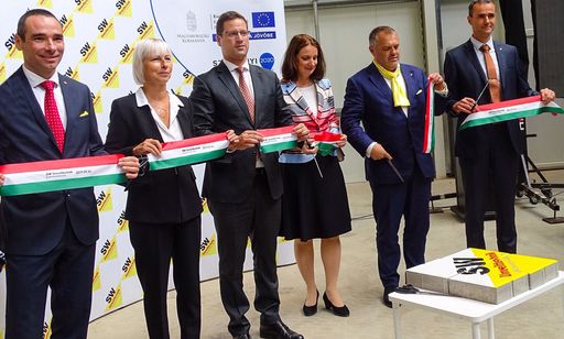 V.l.n.r.: János Váczi (Vorstandsmitglied SW
Umwelttechnik), Katalin Csöbör (Abgeordnete zum ungarischen
Parlament), Gergely Gulyás (ungarischer Kanzleramtsminister),
Elisabeth Ellison-Kramer (österreichische Botschafterin in Ungarn),
Klaus Einfalt (Vorstandsmitglied SW Umwelttechnik), Ferenc Galló
(Geschäftsführer SW Umwelttechnik Magyarország)