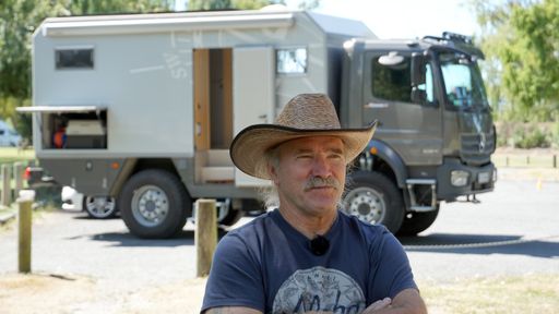 Ein neues Abenteuer für Konny und Manu: Neue Folgen von "Die
Reimanns" bei RTL II / Für Konny und Manu heißt es: "Kira ora"! Die
Reimanns starten einen Road-Trip quer durch Neuseeland. Drei Wochen
lang wollen sie in einem Monster-Wohnmobil 3.000 Kilometer
zurücklegen und das Gefährt auf Herz und Nieren testen. Und mit ein
wenig Glück finden sie auch Konnys alten Freund Jens, den er seit
über 40 Jahren nicht mehr gesehen hat.