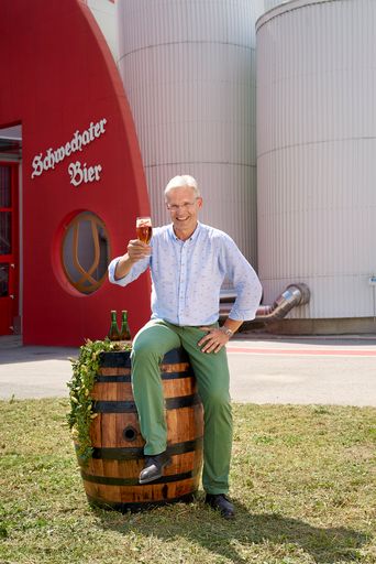 Vorschau Bild von DI Dr. Andreas Urban, Präsident des Bundes der
österreichischen Braumeister und Brauereitechniker, braut als
Braumeister in Schwechat den von Anton Dreher begründeten Bierstil
des Wiener Lagers.