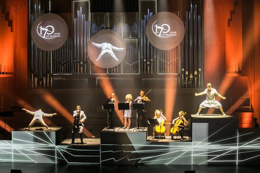 Vorschau Bild von Veranstaltung (Inszenierung): 170 Jahre Sparkasse
Oberösterreich, Klangwolke. Planung und Umsetzung von brandmood.