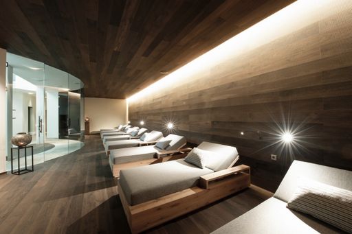 Vorschau Bild von Auch im exklusiven Spa-Bereich sorgt Holz für
Wohlfühlatmosphäre..