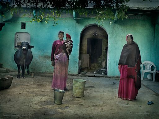 INDIA - der Bildband Erschienen 2019 im teNeues Verlag, 256
Seiten mit 175 Farb- und Schwarzweiss Aufnahmen