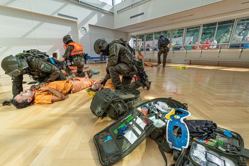 Vorschau Bild von AUVA, Cobra, Polizei und Wiener Berufsrettung übten
gemeinsam die Reaktion auf einen Amoklauf am Standort Meidling des
Traumazentrum Wien