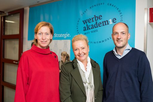  v.l.n.r.: Kirsten Neubauer (Lehrgangsleiterin
Online-Marketing) – Mag. Katharina Stummer (Direktorin Werbe
Akademie) – Mag. Julian Ziegler (Produktmanager Werbe Akademie)