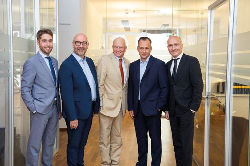  Herausgeber der Zeitschrift für Steuerstrafrecht
und Steuerverfahren (ZSS) v.l.n.r.: Mario Felice (BMF), Stefan
Schuster (A1 Telekom), Michael Tanzer (Uni Wien), Franz Althuber
(Althuber Spornberger & Partner Rechtsanwälte), Alexander Lang
(Deloitte)
