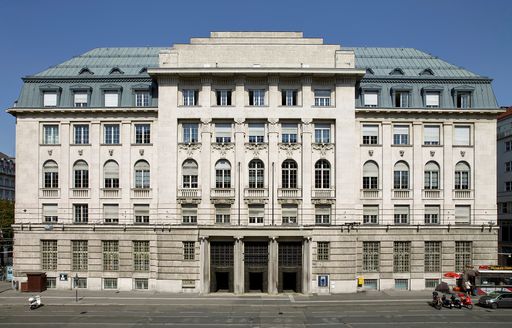Vorschau Bild von “Das denkmalgeschützte Gebäude in der Schottengasse
6-8 wurde von 1910-1912 unter Anselm von Rothschild im Banken- und
Börsenviertel Wiens erreichtet. Heute wird es unter Einhaltung
strenger Richtlinien einer neuen Nutzung zugeführt und soll 2020
fertiggestellt werden.“