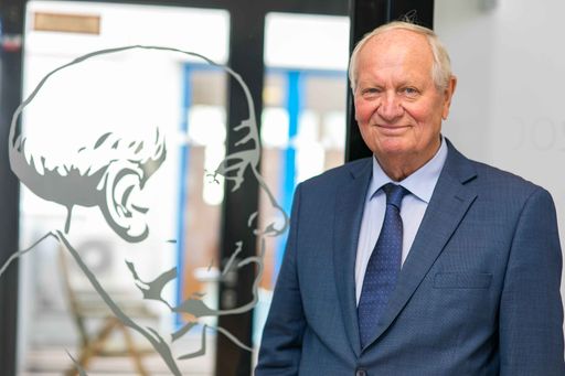 Prof. Herbert Resch wird sein Amt als Rektor der
Paracelsus Medizinischen Privatuniversität in Salzburg Ende Mai 2020
zurücklegen. Die Stelle wurde ausgeschrieben.