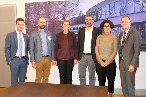  ams AG und Silicon Alps bei der
Vertragsunterzeichnung