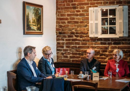 v.l.n.r.: Mag. (FH) Andrè Reininger, Mag.a Ortrun
Gauper, Abg.z.NR Dr. Harald Troch, BV a.D. Eva-Maria Hatzl