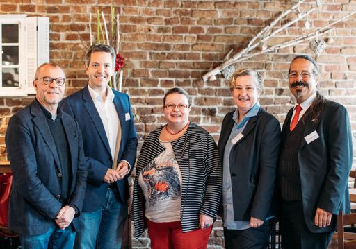 Vorschau Bild von v.l.n.r.: Abg.z.NR Dr. Harald Troch, Mag. (FH)
Andrè Reininger, Gemeinderätin Mag.a Birgit Jischa, Mag.a Ortrun
Gauper, Bezirksrat und Fiaker-Baron Wolfgang Fasching