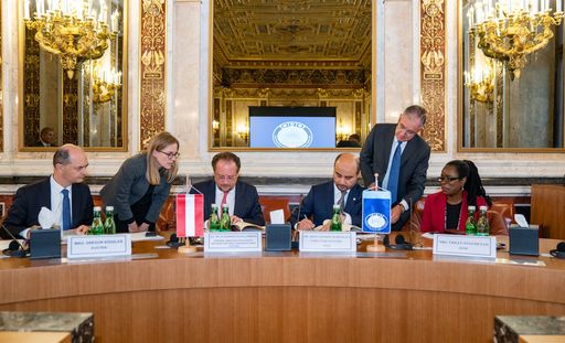  Unterzeichnung von Protokoll zur Abänderung seines
Amtssitzabkommens mit der Republik Österreich