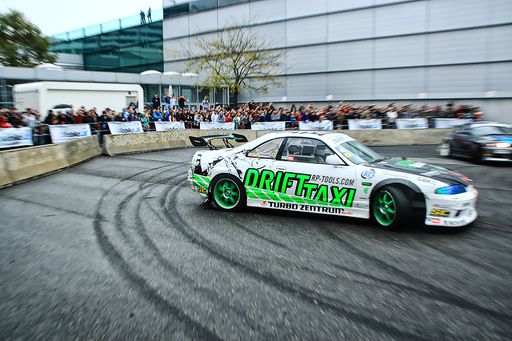 Vorschau Bild von Spektakuläre Drift-Action bei der Custom Wheels Vienna