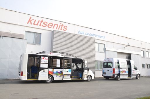 Vorschau Bild von Ausstellungsfahrzeuge Busworld Brüssel vor Fabrik