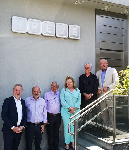 Von links nach rechts: Dr. Jan Vanbrabant, Marco Gama, Prof. Ernane Fagundes do Nascimento, Dr. Hélen Bernadete Coelho Ferreira, Prof. Ronaldo Reis und Dr. Erich Erber.