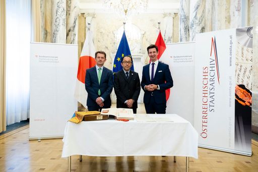 Marc Fähndrich, Leiter Wirtschaftspolitik der
Vertretung der EU-Kommission in Wien, S.E. Botschafter Kiyoshi
Koinuma, Sektionschef Florian Frauscher
