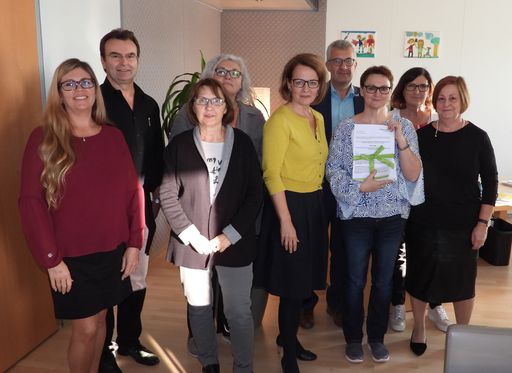  Präsidentin Friederike Pospischil mit
VertreterInnen der Angehörigen bei Landesrätin Christine
Teschl-Hofmeister